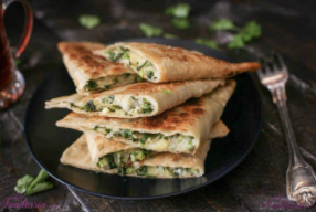 Pastry folded with spinach inbetween on a plate